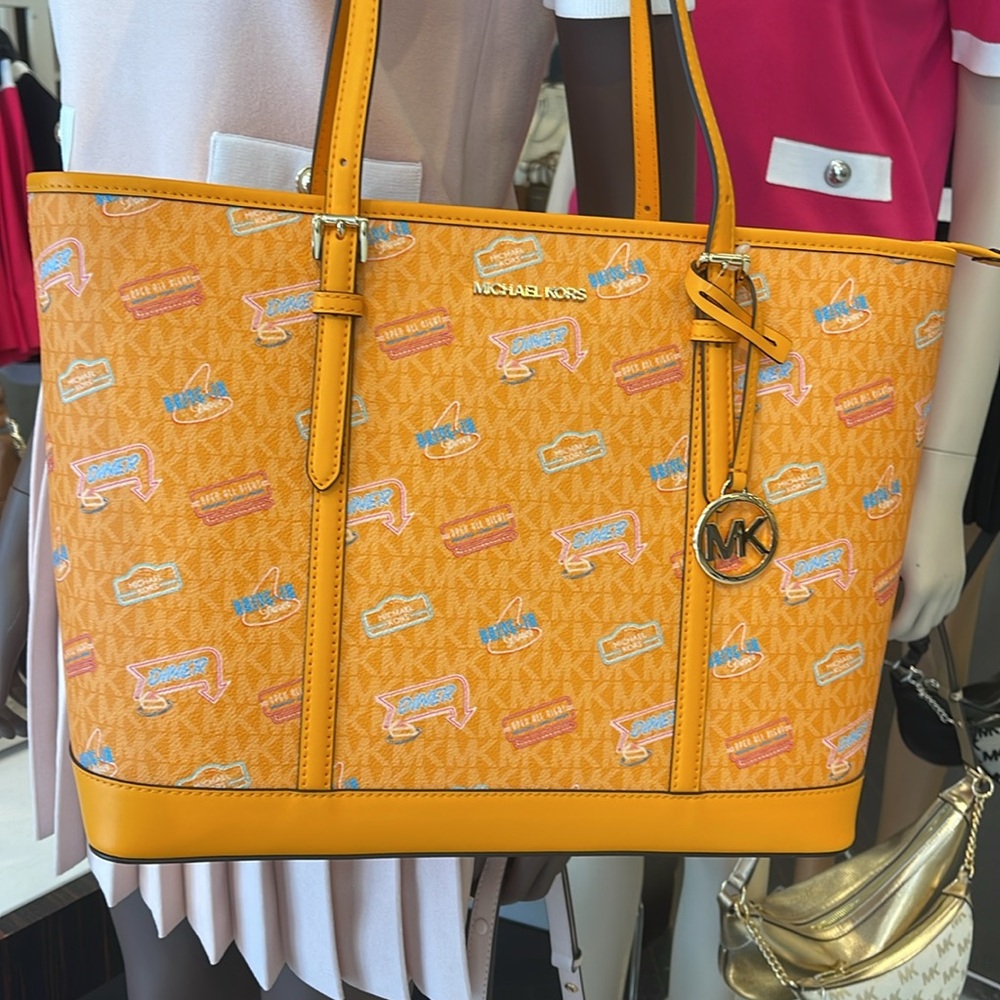 MICHAEL KORS Jet Set Large Printed Signature Logo Shoulder Tote Bag
POP ORANGE - Picture 12 of 16